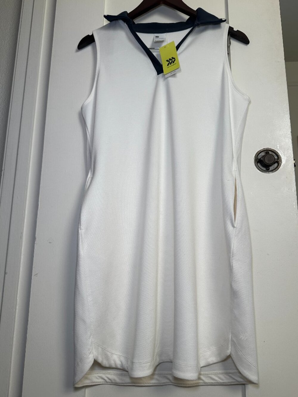 All in Motion Airy Sleek Sleeveless Polo Dress White Navy Women Medium NWT - Picture 10 of 10